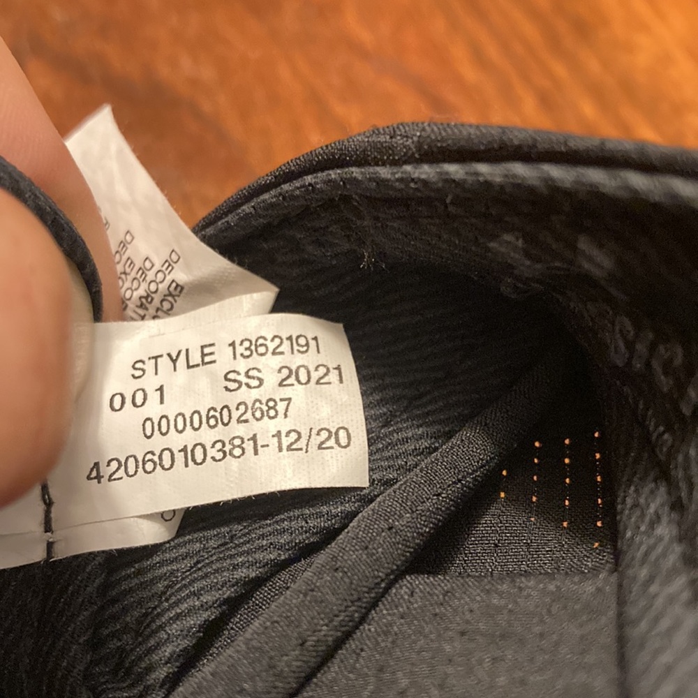 Under Armour Black Golf Hat Quick Dry - Picture 10 of 10